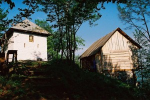 De restaurarea acestui schit s-a îngrijit în vremurile noastre obştea Tismanei