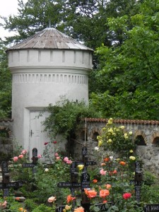Turnuleţul cilindric de lângă paraclis