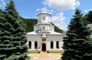 Biserica Mănăstirii Tismana vedere din faţă