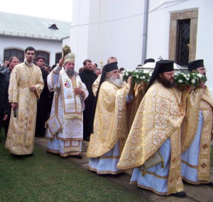 Mitropolitului Olteniei, I.P.S. Irineu oficiază Slujba Sf. Liturghii